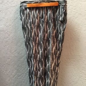 Worthington (Sz 8) Black/White Ankle Length Pants